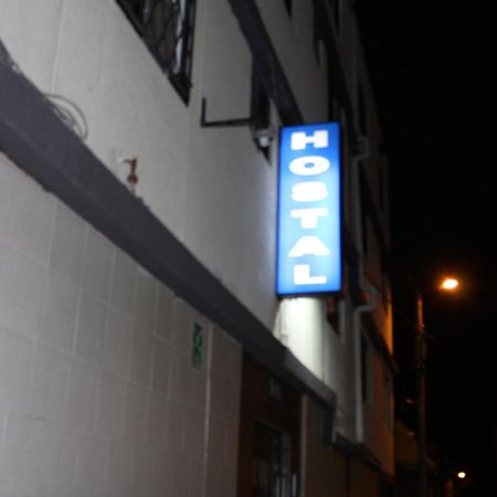 Julius Hostal, Desde Las 14 Horas Hasta 12 Del Mediodia กีโต ภายนอก รูปภาพ