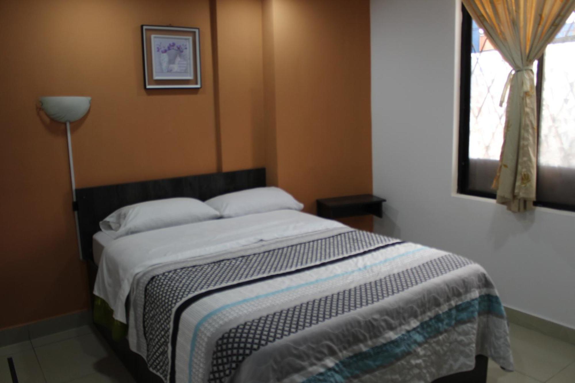 Julius Hostal, Desde Las 14 Horas Hasta 12 Del Mediodia กีโต ภายนอก รูปภาพ