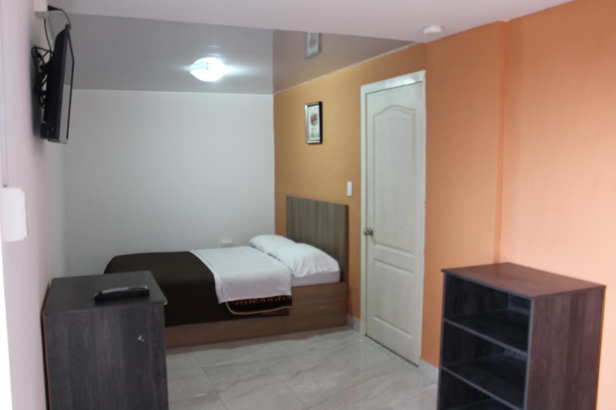 Julius Hostal, Desde Las 14 Horas Hasta 12 Del Mediodia กีโต ภายนอก รูปภาพ