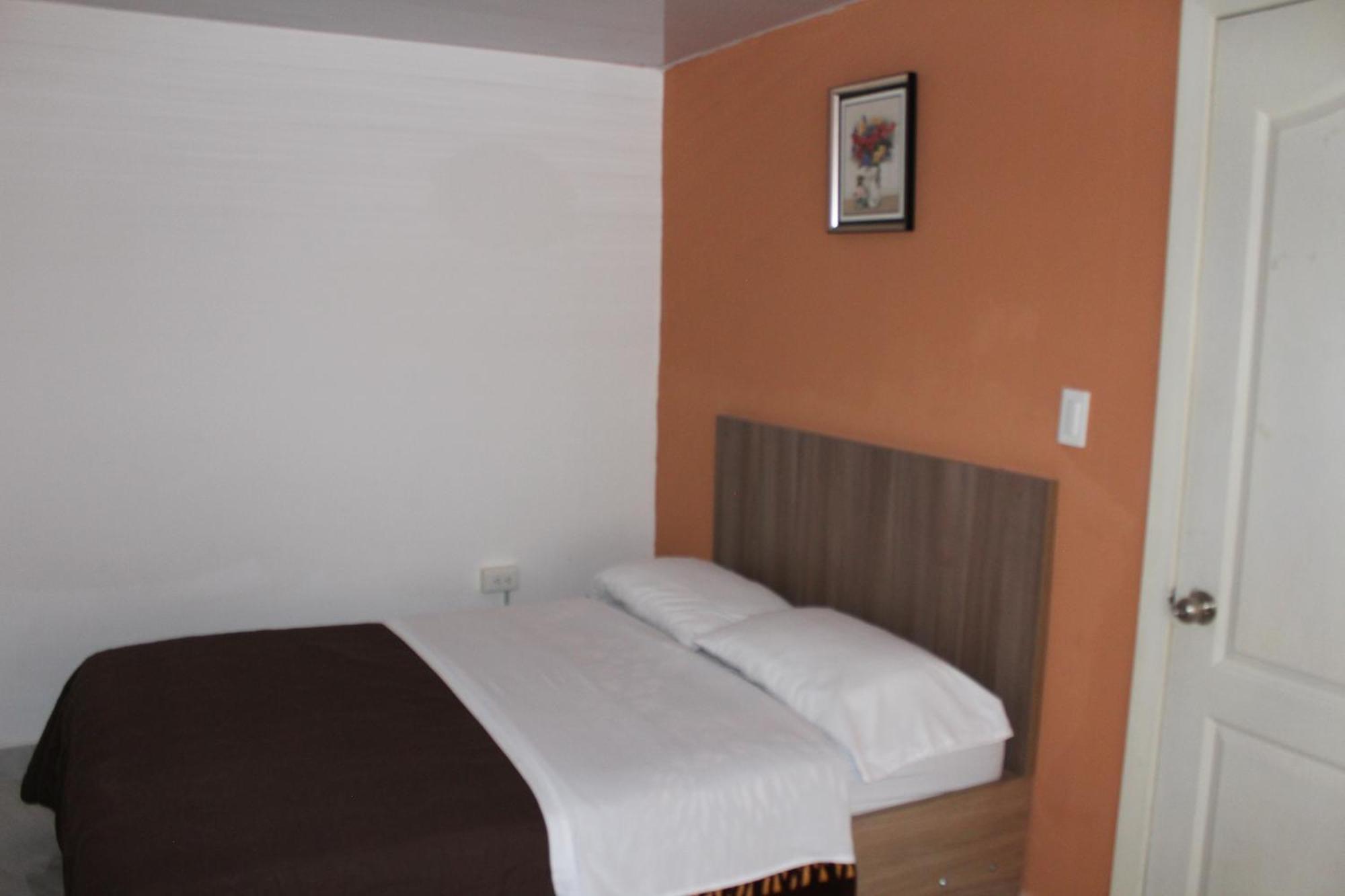 Julius Hostal, Desde Las 14 Horas Hasta 12 Del Mediodia กีโต ภายนอก รูปภาพ