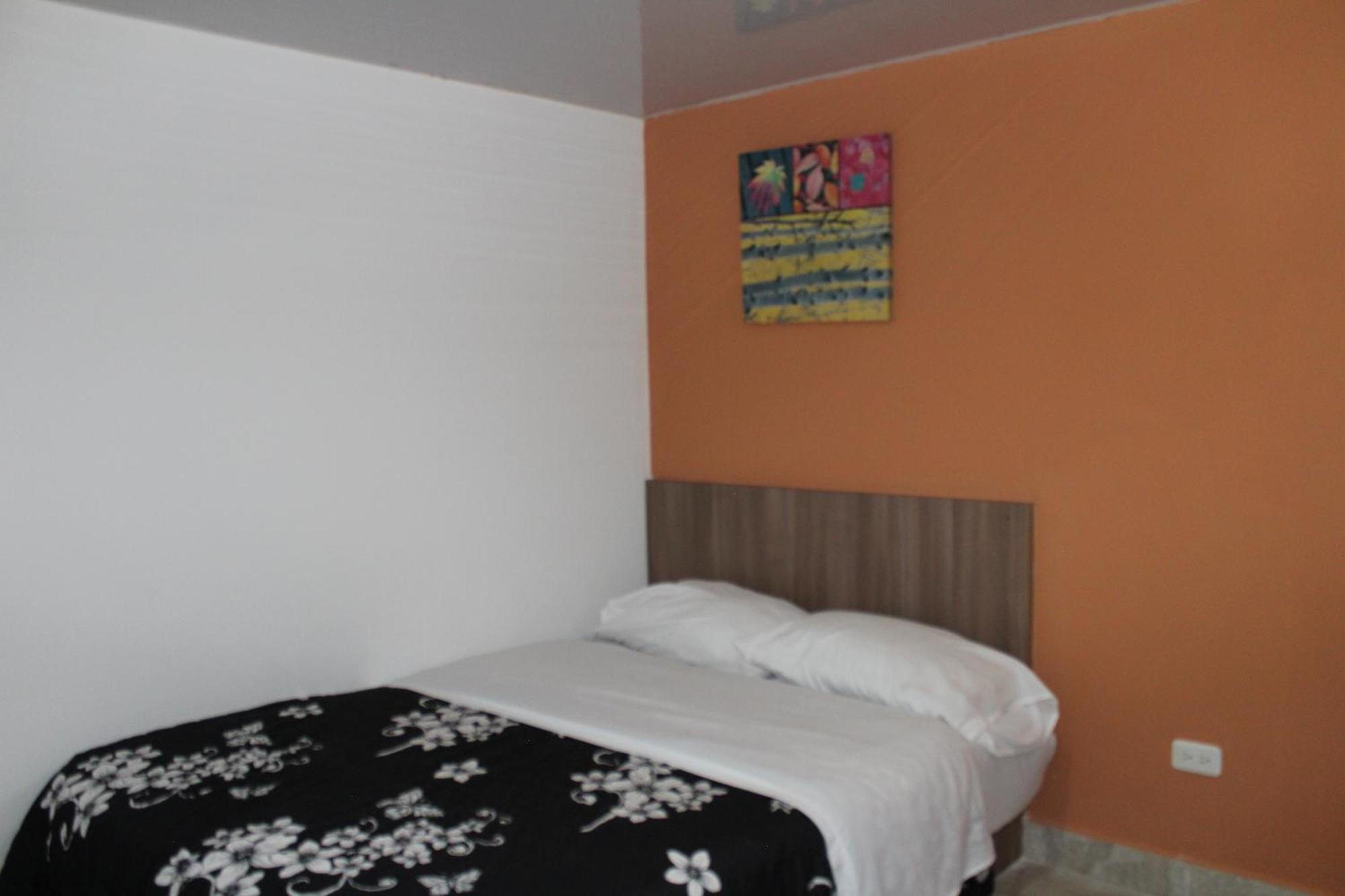 Julius Hostal, Desde Las 14 Horas Hasta 12 Del Mediodia กีโต ภายนอก รูปภาพ