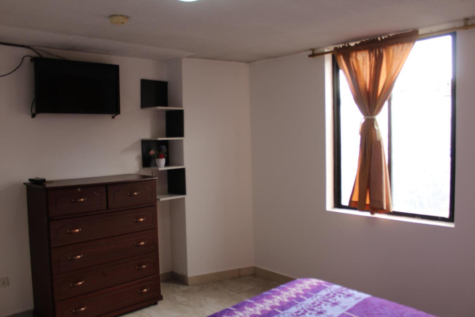 Julius Hostal, Desde Las 14 Horas Hasta 12 Del Mediodia กีโต ภายนอก รูปภาพ