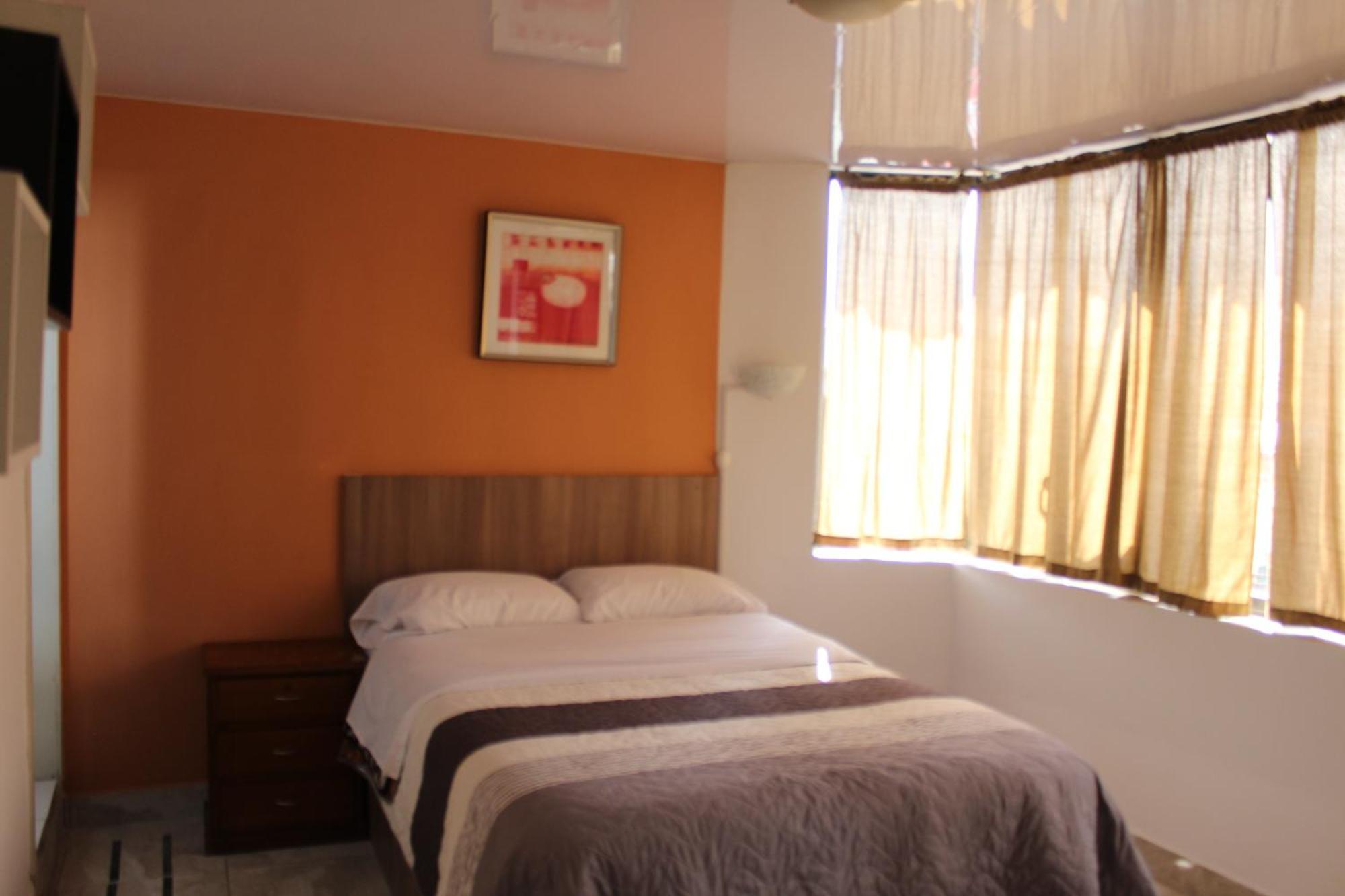 Julius Hostal, Desde Las 14 Horas Hasta 12 Del Mediodia กีโต ภายนอก รูปภาพ