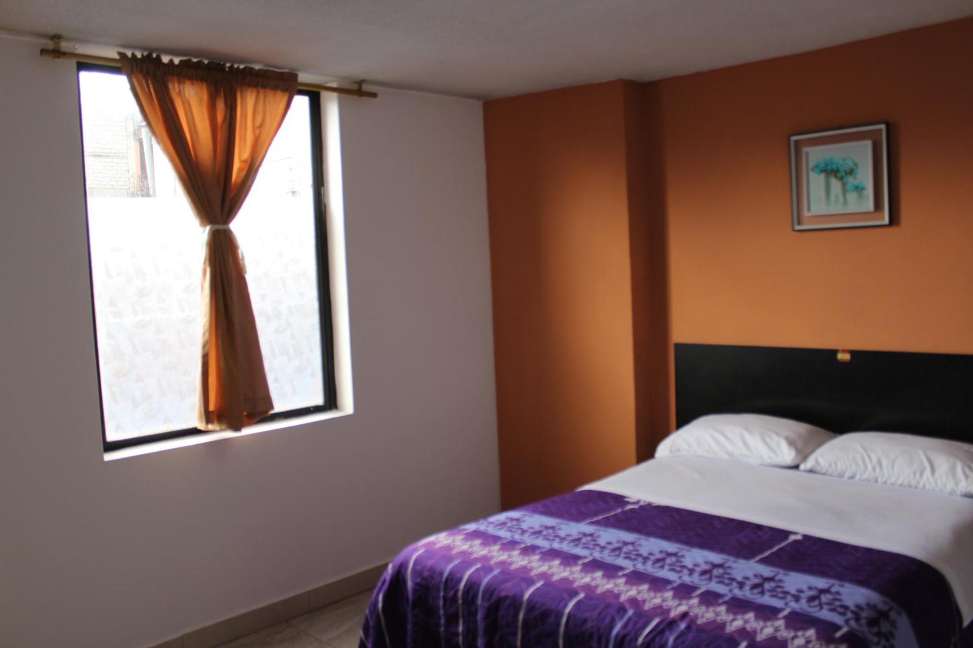 Julius Hostal, Desde Las 14 Horas Hasta 12 Del Mediodia กีโต ภายนอก รูปภาพ